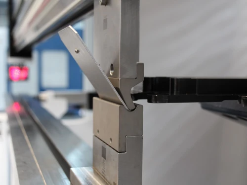 Gięcie blach na prasach krawędziowych